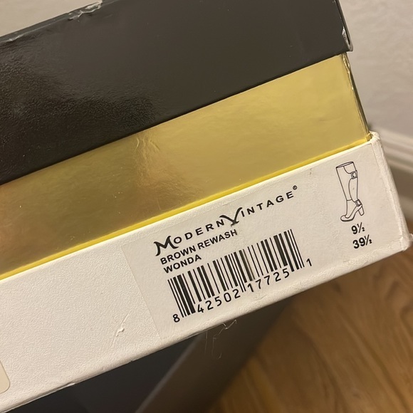 Modern Vintage boots - Picture 8 of 8